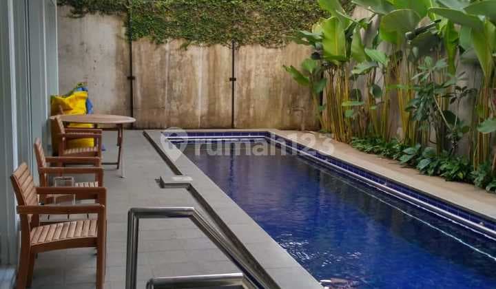 Modern House in South Cipete / West Cilandak