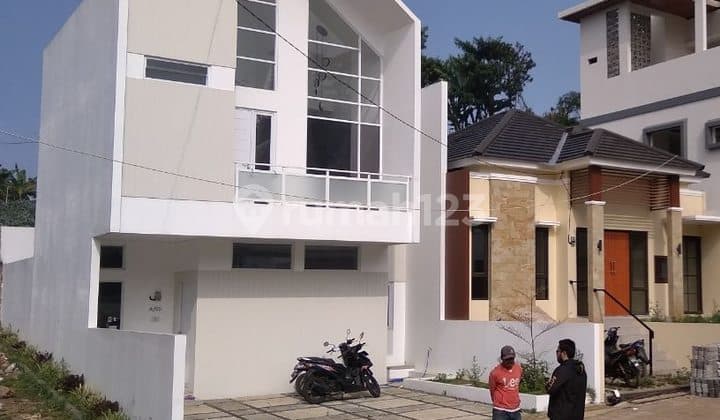 Viral Rumah Villa 2 lantai dikawasan Wisata Lembang Bandung