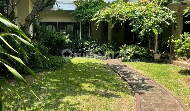BANGKA, KEMANG - Rumah Mewah Dan Megah Lokasi strategis jalan utama