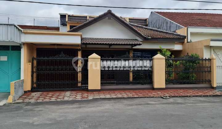 Rumah bagus siap huni dekat jalan veteran solo