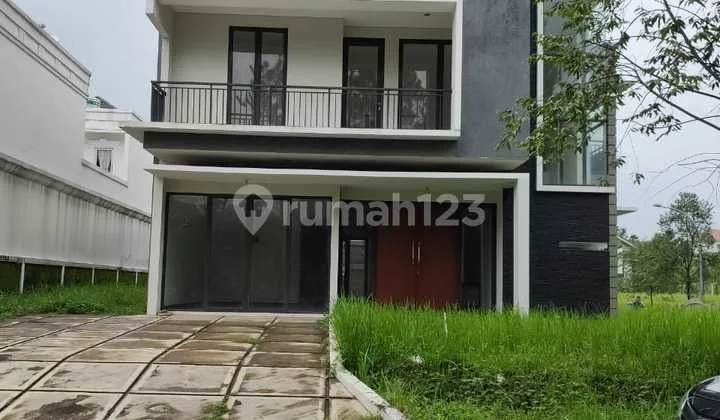 Rumah 2 Lantai Depan Taman Bagus Dengan Halaman Luas Sertifikat Hak Milik, Di Area Terdepan Dekat Pintu Tol Klaster Empire Park Sentul City Bogor