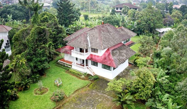 Villa for Sale in Cisarua Puncak Bogor
