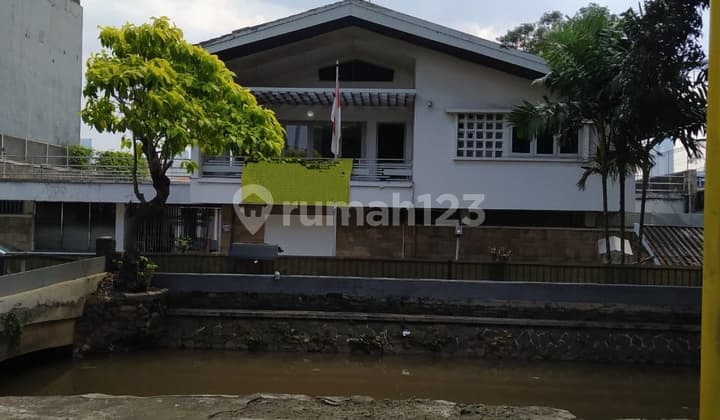 Dijual Rumah Komersil di Jl. Dr. Soepomo Tebet Jakarta Selatan