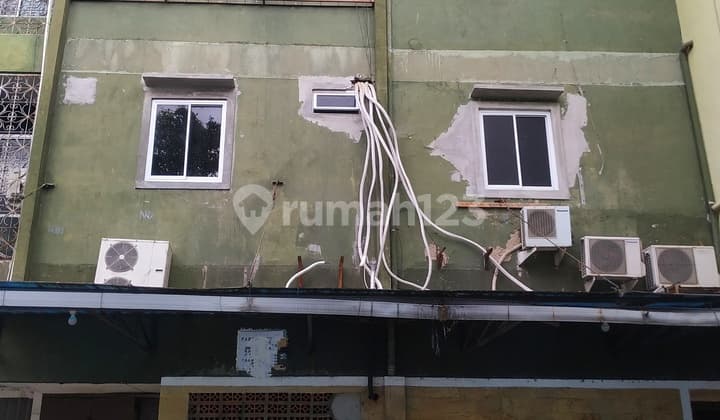 Rumah kost di Mangga Besar 8.6x20 m