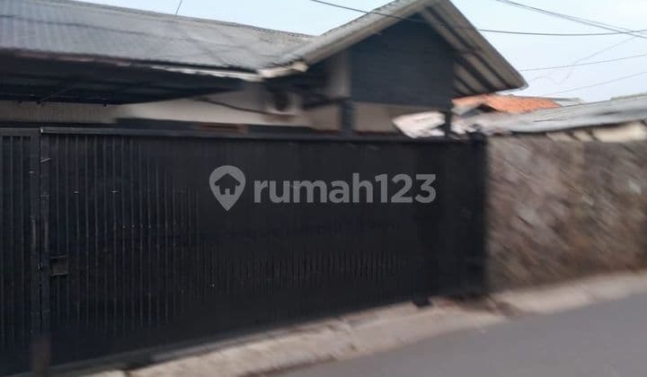 Rumah 3 Kamar Garasi 2 mobil, Petukangan Jakarta Selatan
