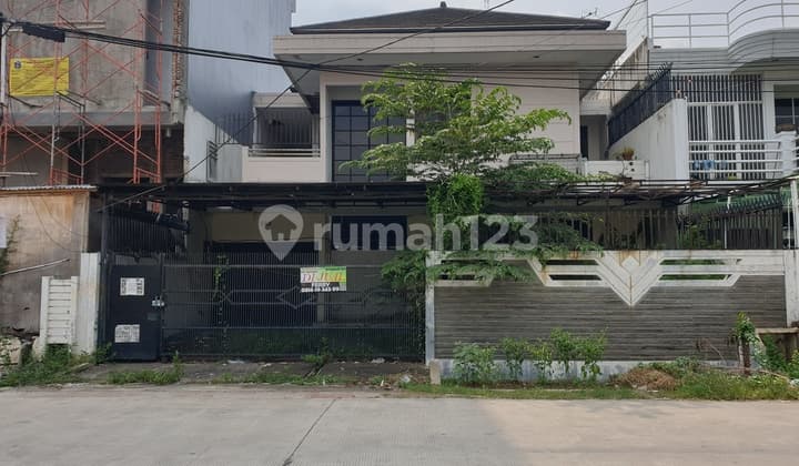 Rumah Boulevard Timur Siap Huni di Green Garden Jakarta Barat