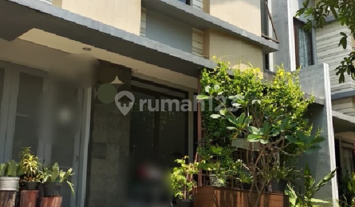 Dijual rumah 2 lantai di Bsd Eminent Precia