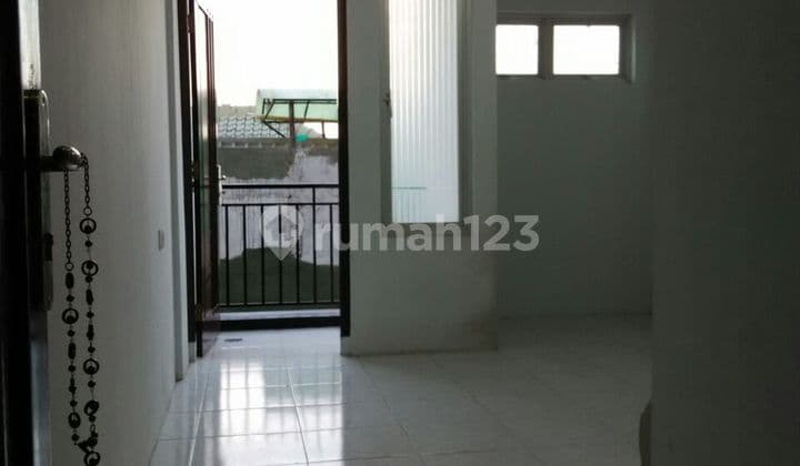 Rumah 3 Lantai di Akasia, Cengkareng Timur, Jakarta Barat