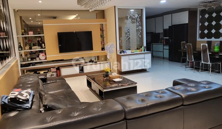 HARUS TERJUAL Rumah Golf Residences Kemayoran hadap Golf