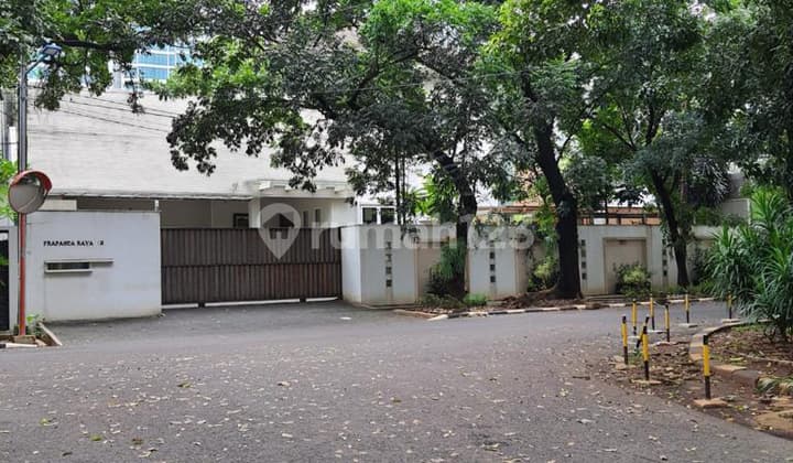 Luxury House on Jl. Prapanca Raya, Kebayoran Baru. Strategic Location, Suitable for Residence/Office.