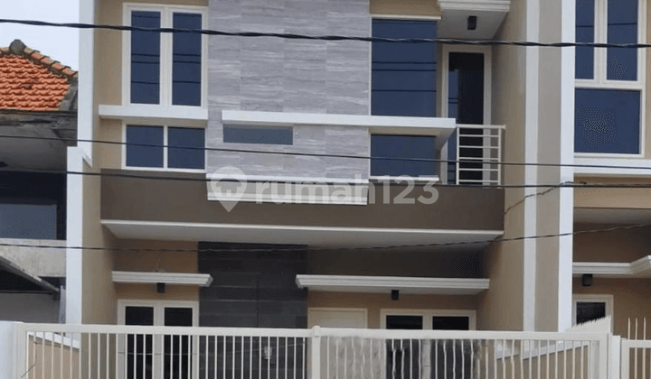 Rumah Baru Gress Minimalis 2 Lt di Manyar Tirtomoyo