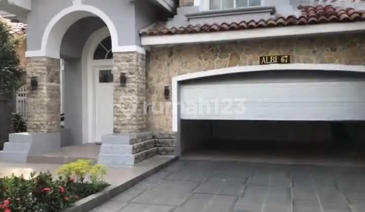 Rumah Dengan Kolam Renang Furnished Sertifikat Hak Milik Klaster Mediterania 1 Sentul City Bogor