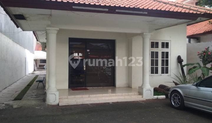 Menteng Area House Suitable for Office Use.