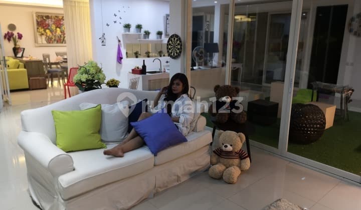 Villa Taman Dayu Pandaan Golf Mansion Luxury White Tropical Resort