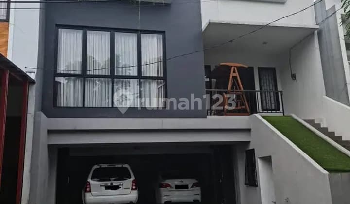 Rumah 3 Lantai di Kencana Loka Bsd Fully Furnished Mewah