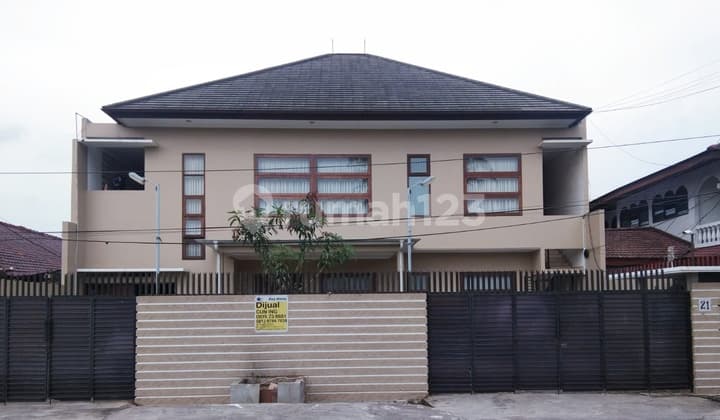 House for Sale in the Strategic Area of Rawamangun