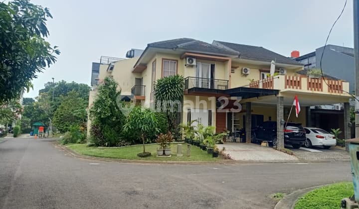 Corner House in Taman Crysant 2 Bsd, Nice and Exclusive