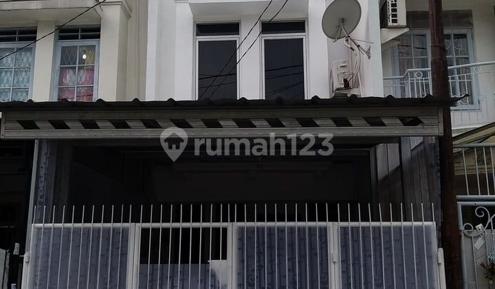 Rumah Murah Masih Nego 2 Lantai Siap Huni Bebas Banjir Dekat Area Kuliner di Taman Palem Lestari