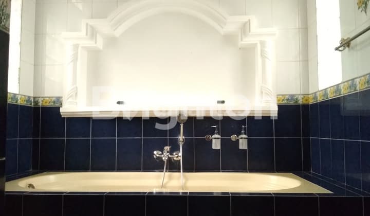 RUMAH KLASIK NYAMAN DEKAT CAFE BUNGA BALI