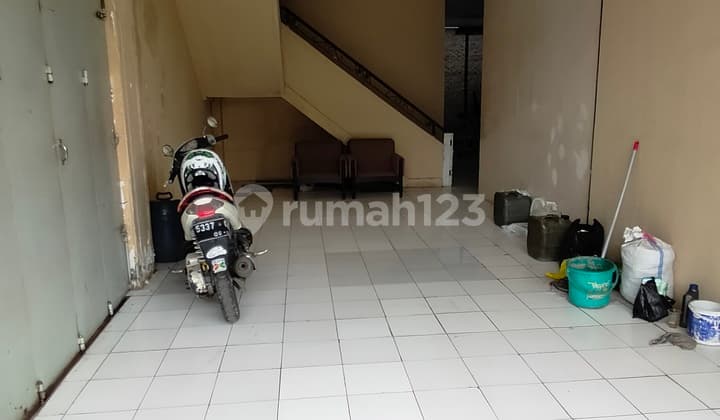 Rumah 3 lantai parkiran luas di sayap Bkr pelajar pejuang bandung