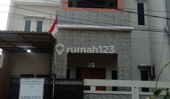 Di Jual Rumah di Villa Taman Bandara,