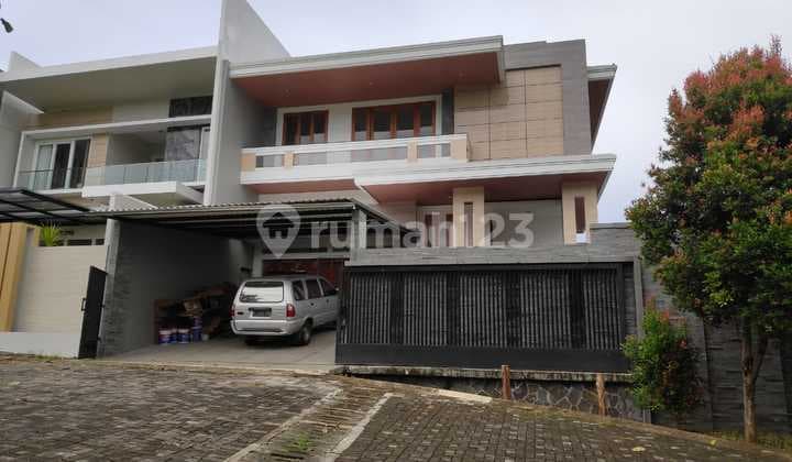 Rumah mewah full furnished di dataran tinggi kota semarang