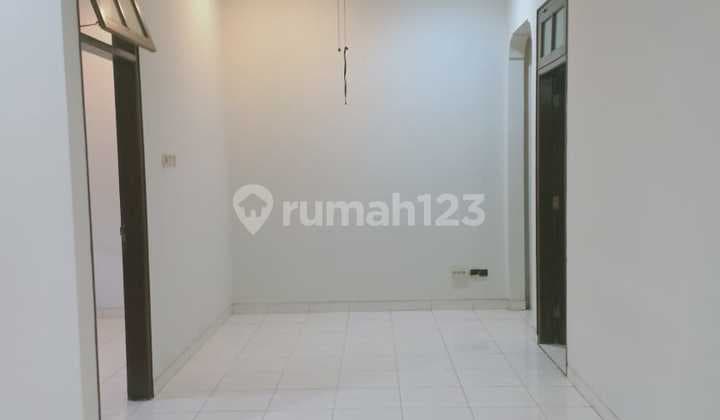 Rumah strategis tengah kota Semarang siap pakai dekat Majapahit tol Gayamsari dijual di arya mukti pedurungan semarang timur