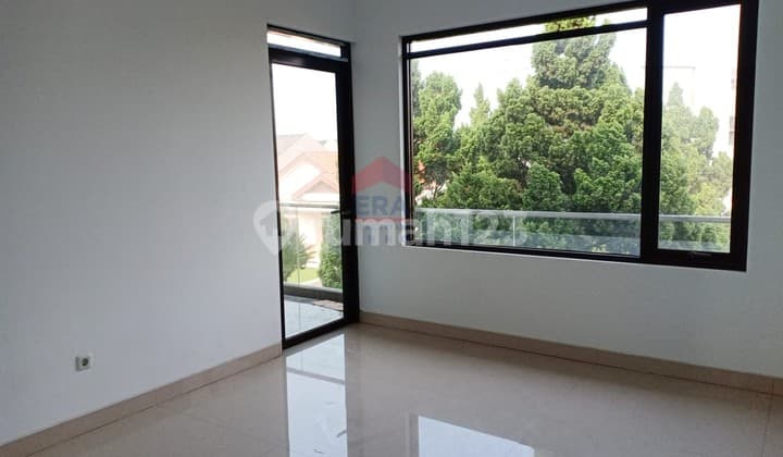 Rumah Lux minimalis Singgasana Pradana Bandung