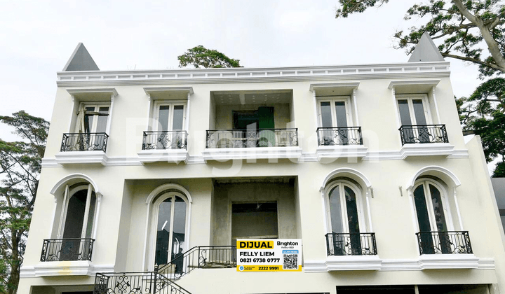 Rumah bangunan mandiri mewah 3 lantai dengan space lift, Design mewah American Classic di Emerald Cove, Summarecon Gading Serpong