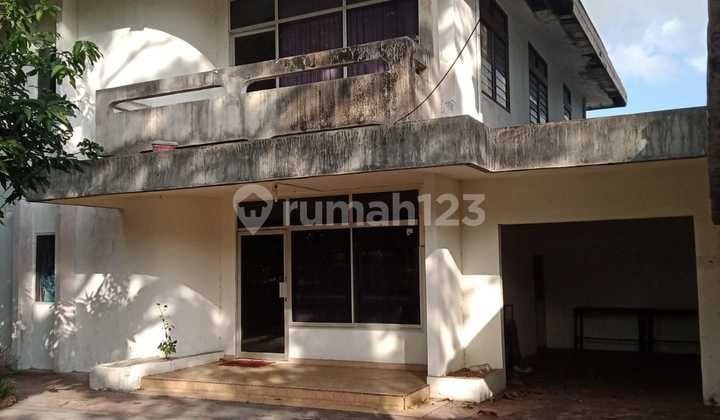 RUMAH TUA COCOK UNTUK KOMERSIAL