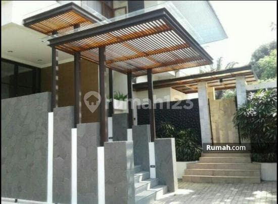 RUMAH MEWAH SEPERTI VILLA DI KEBAYORAN BARU, WITH POOL