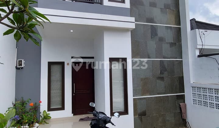 Modern New House with Free Design in Cihanjuang Rahayu, North Bandung, 5 Minutes from Park & Zoo, 15 Minutes to Lembang, 20 Minutes to Setiabudi Gegerkalong, Comfortable Environment, Cool Air, Flood-Free.