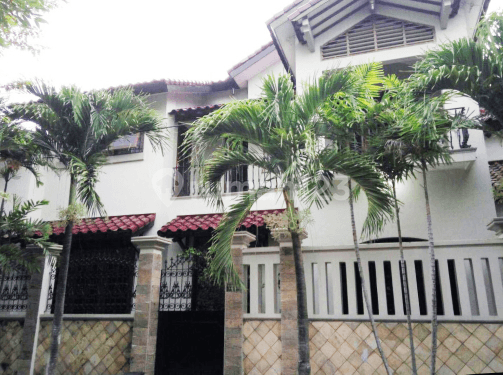 Rumah Mewah di Fajar Indah Solo