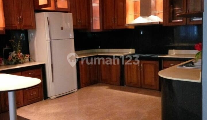 Rumah mewah 2 lt di Fajar Indah Solo