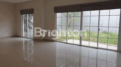 Rumah baru, mewah di Golden Park 2