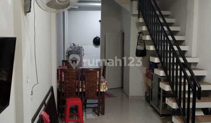 Duri Kepa Jalan 2 Mobil Dekat Jalan Panjang