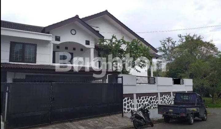 HOOK BESAR DALAM PERUMAHAN ELIT