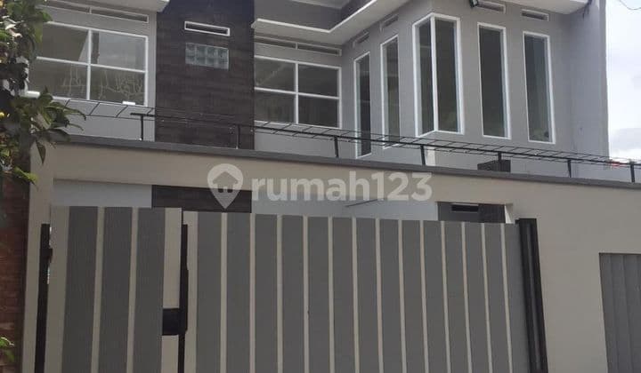 KOMPLEK SETIABUDI REGENCY, SERSAN BAJURI. RUMAH BARU MINIMALIS 2 LANTAI ADA KOLAM RENANG DI BANDUNG UTARA, BANDUNG