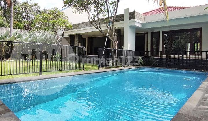 Rumah Tropical dan Luas di Jeruk Purut, Jakarta Selatan (SAMWR)