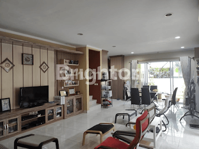 Rumah Full renov siap huni dengan taman depan dan belakang di cluster De Frangipani De Park, BSD