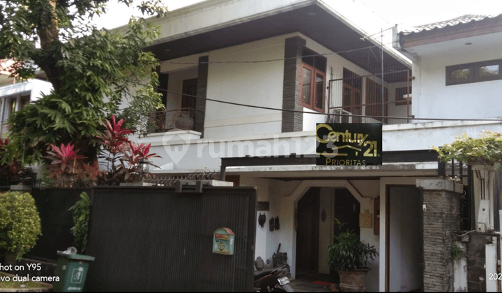 Rumah Termewah dengan Kolam Renang dan Nyaman