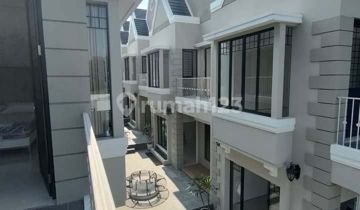Rumah Baru Lux Di Setraduta Shm 3 Lantai