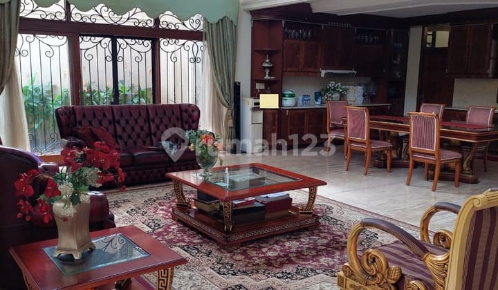 Rumah bagus dengan S.Pool di Jl. Kenanga, Ampera, Kemang