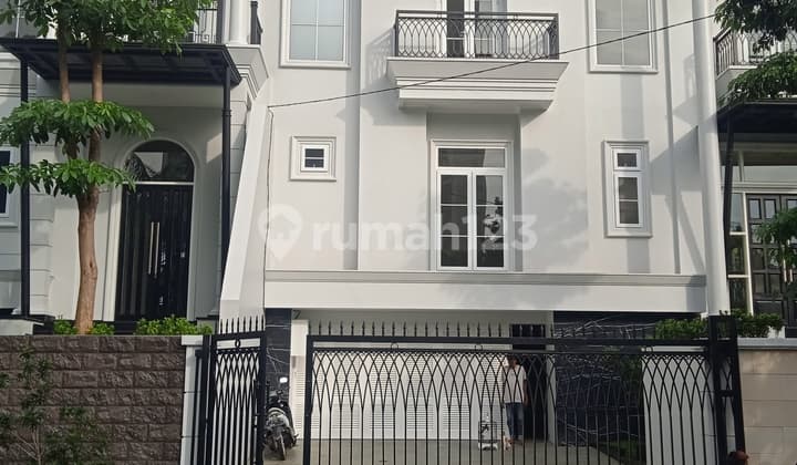 Rumah mewah Di lokasi super strategis jaksel Brawijaya