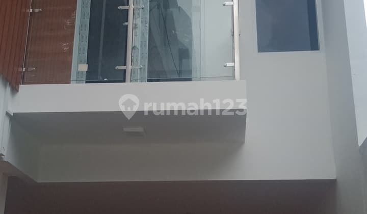 RUMAH MINIMALIS MODERN DI JL PEMUDA RAWAMANGUN