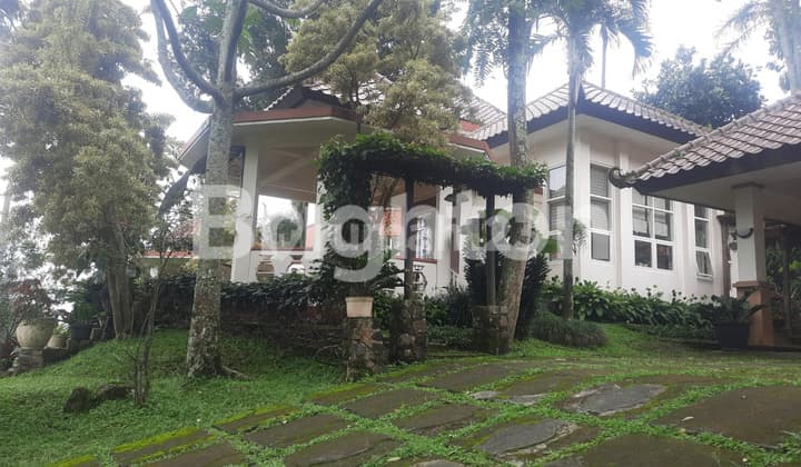VILLA 2 LT DI BUKIT TRAWAS BAGUS SEKALI TERAWAT PEMANDANGAN SANGAT INDAH