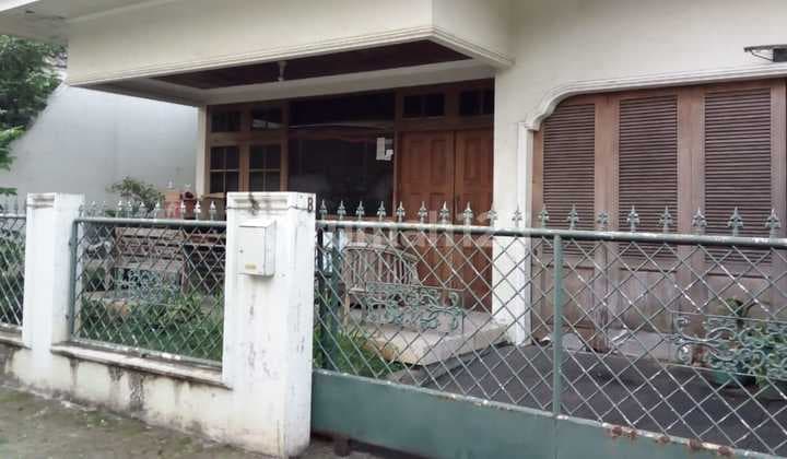 Comfortable 2-story house facing South