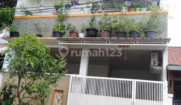 Di Rumah Harapan Indah Bekasi cluster Taman Sari