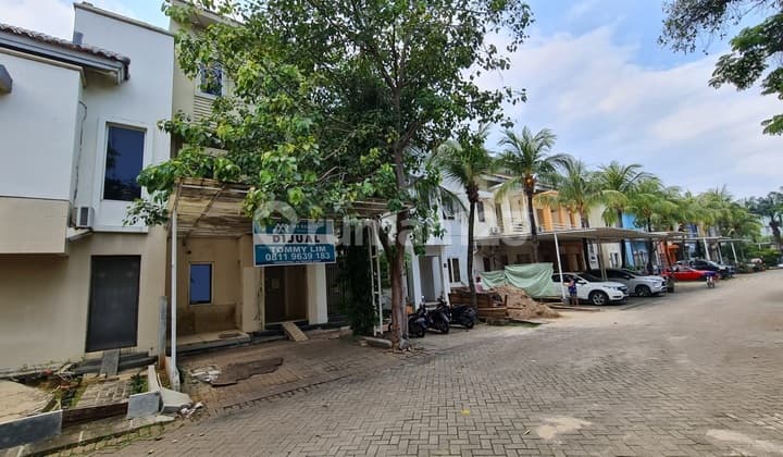 Grisenda Townhouse. 3.5 Floors Renovated. Wide Road.