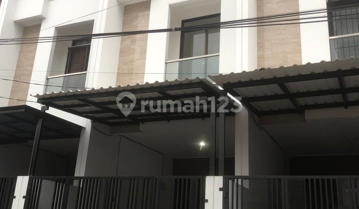 Rumah Bagus Minimalis Dekat Jec Kedoya